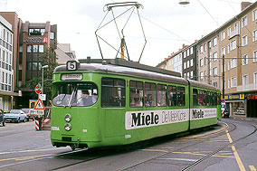 Die Straßenbahn in Hannover an der Haltestelle Marienplatz