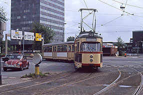 Die Üstra an der Haltestelle Clausewitzstraße in Hannover