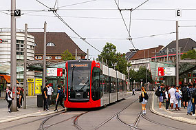 Die Straßenbahn in Bremen an der Haltestelle Hauptbahnhof