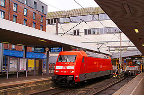 DB Baureihe 101 im Bahnhof Hamburg-Altona
