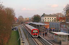 Der Weihnachtszug im Bahnhof Ottensen in Hamburg