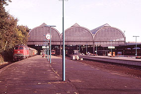 Die 218 179-0 im Jahr 1985 in Kiel Hbf