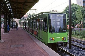 Ein Üstra Stadtbahnwagen in Stöcken - die Straßenbahn in Hannover