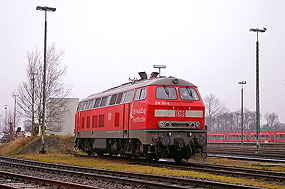 Die 218 311-8 im Bahnhof Nieb&uuml;ll