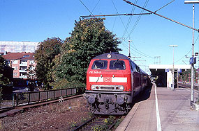 Die 218 349-9 im Bahnhof Elmshorn