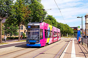 Die Stra&szlig;enbahn in Leipzig an der Haltestelle  Johannisplatz