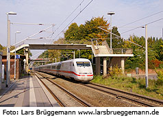 Der Bahnnhof Klecken mit einem ICE