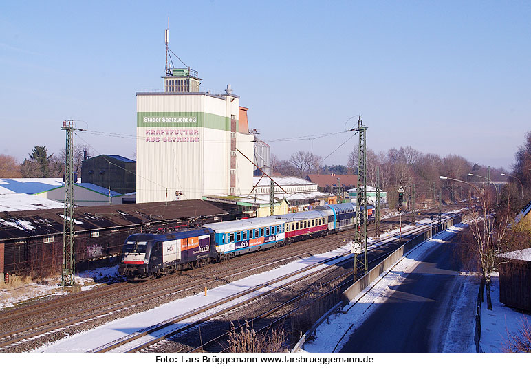 Der HKX mit Doppelstockwagen in Tostedt