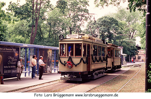 Zum 90 jährigen Jubiläum hatte man den ältesten Wagen der Woltersdorfer Straßenbahn festlich geschmückt