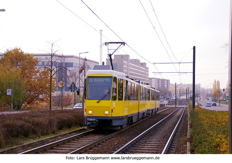 Die Berliner Straßenbahn nahe dem Bahnhof Springpfuhl