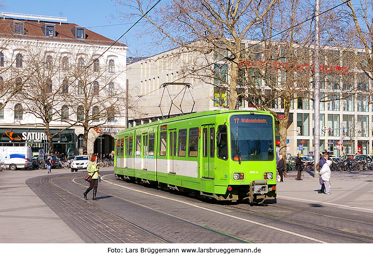 Die Stadtbahn in Hannover an der Haltestelle Hauptbahnhof