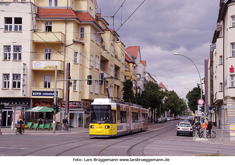 Die Straßenbahn in Berlin am Bahnhof Schöneweide