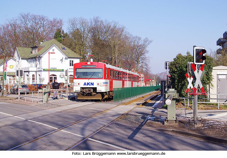 Der AKN Haltepunkt - Bahnhof Burgwedel mit einem VTA