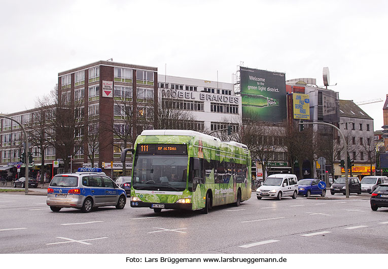 Wasserstoffbus der Hamburger Hochbahn auf der Buslinie 111