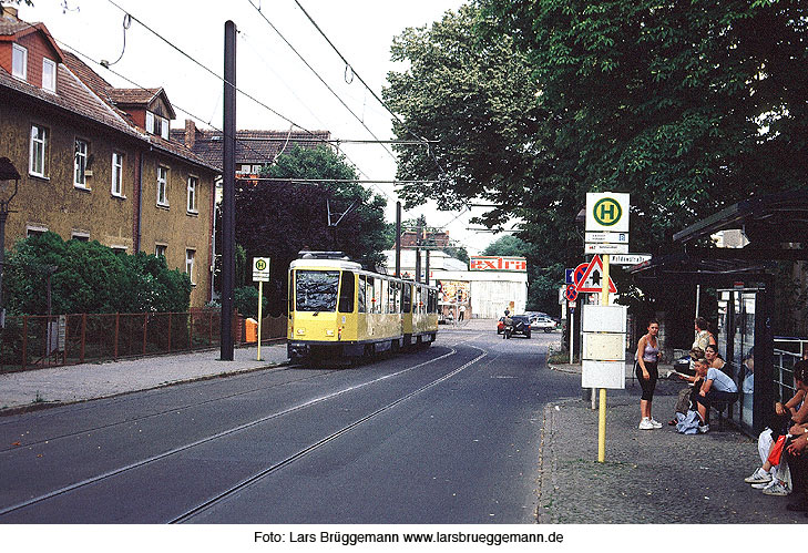 Die Straßenbahn Berlin - Am Bahnhof Mahlsdorf