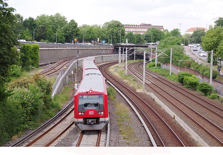 DB Baureihe 474.3 im Bahnhof Berliner Tor