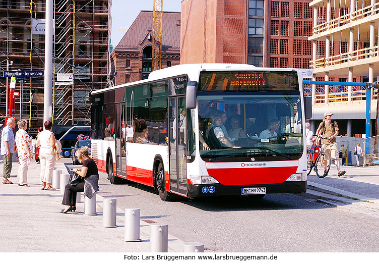 Hocbhahn Bus an den Magellan-Terrassen in der Hafencity