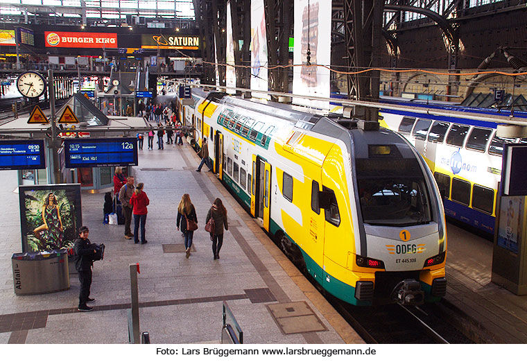 ODEG Kiss Triebwagen im Hamburger Hbf als Sonderzug zum Hafengeburtstag in Hamburg