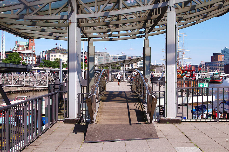 Die Aussichtsplattform an den Landungsbrücken in Hamburg