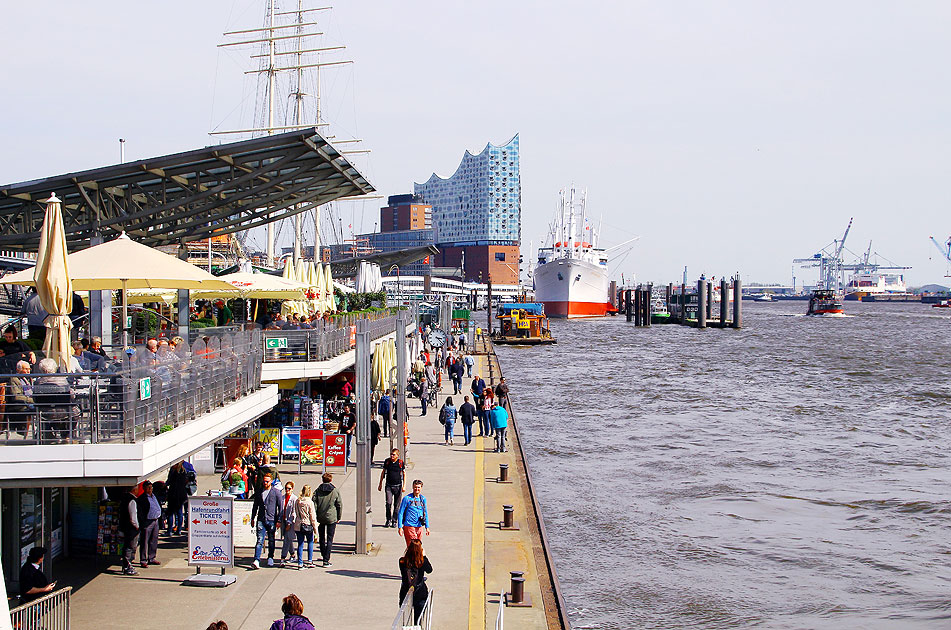 Der Anleger Landungsbrücken in Hamburg