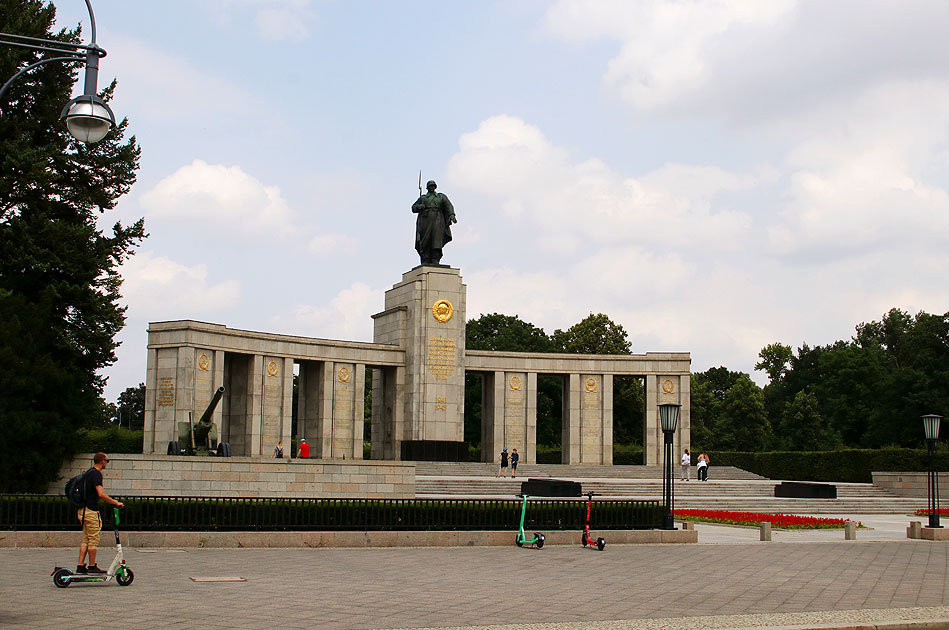 Das Sowjetische Ehrenmal im Berliner Tiergargen