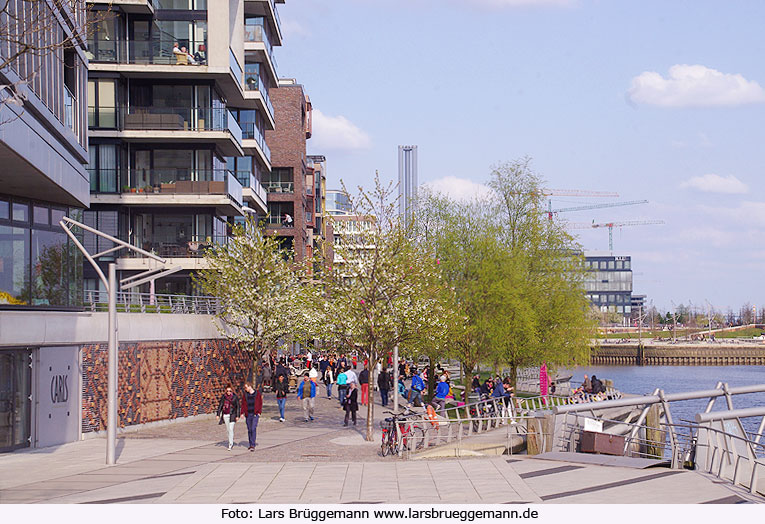 Der Dalmannkai vom Platz der Deutschen Einheit mit Blick auf den Grasbrookhafen