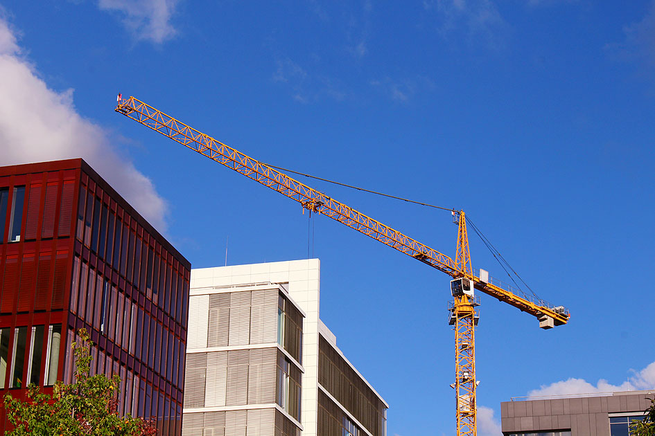 Ein Baukran in der Hamburger Hafencity