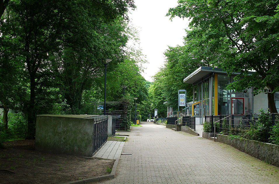 Die Straße Achtern Born am Osdorfer Born in Hamburg