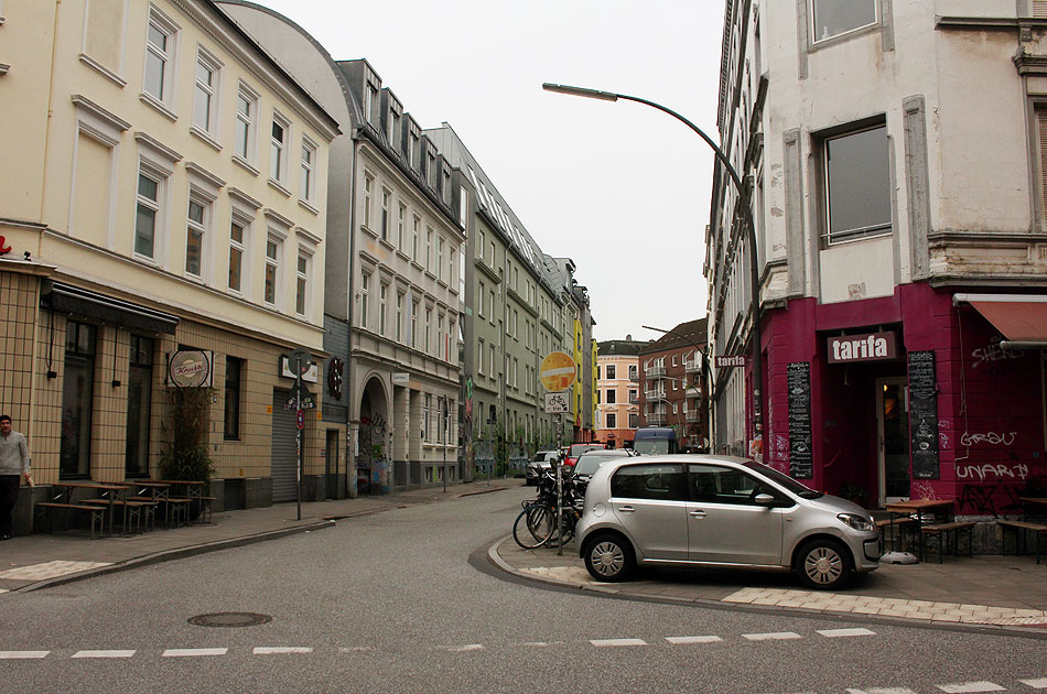 Schade das hier nicht der Anzeigenhauptmeister vorbei gekommen ist! Falschparker auf dem Gehweg in Hamburg-Ottensen