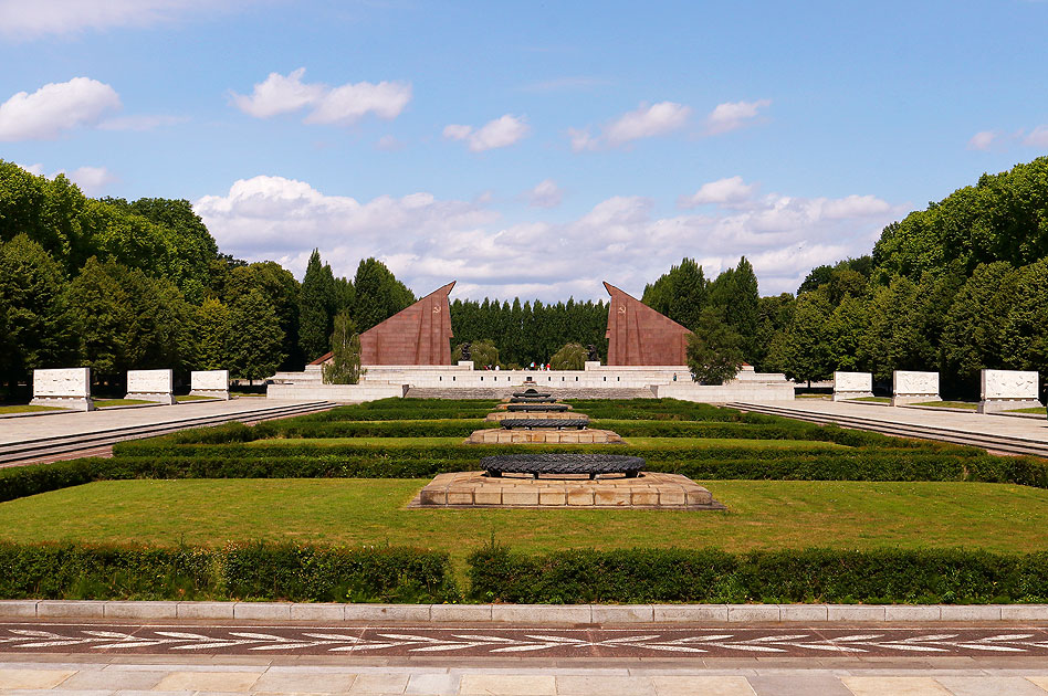 Der Treptower Park in Berlin mit dem sowjetischen Ehrenmal