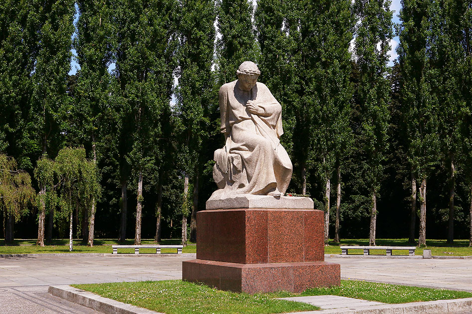 Der Treptower Park in Ost-Berlin