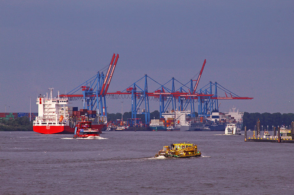 Das Terminal Burchardkai im Hamburger Hafen