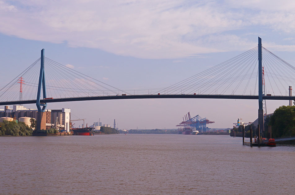 Die Köhlbrandbrücke in Hamburg