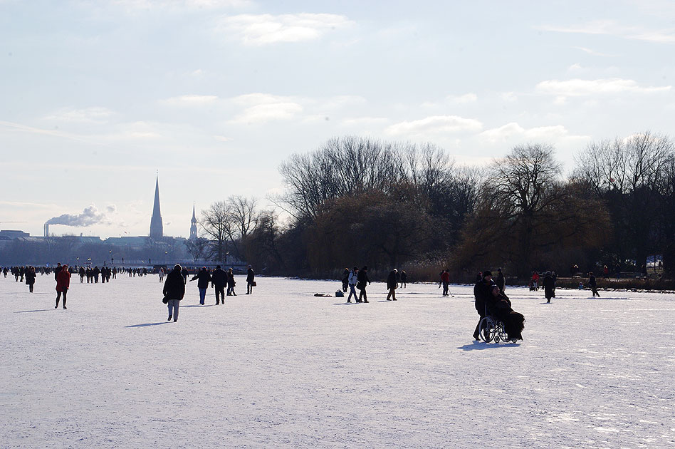 Die Außenalster in Hamburg war 2012 zugefroren