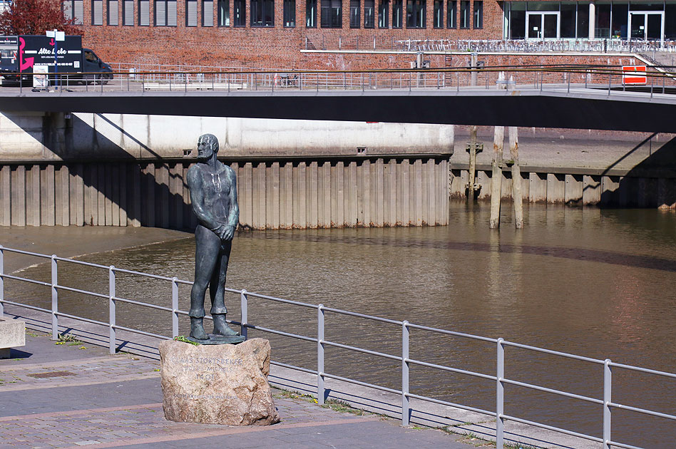 Das Störtebeker Denkmal in Hamburg in der Hafencity
