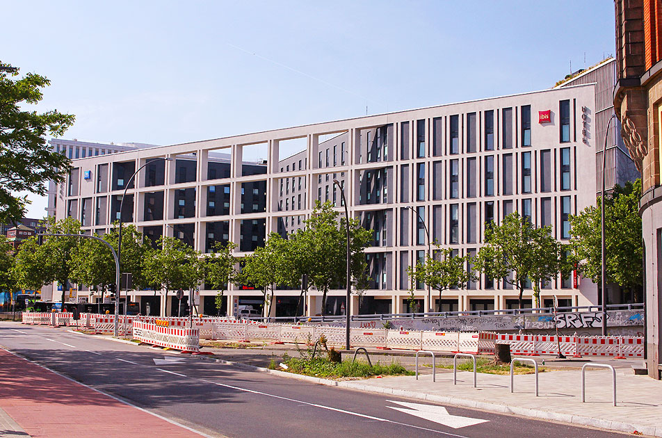 Zwei Ibis Hotels in der Spaldingstraße in Hamburg