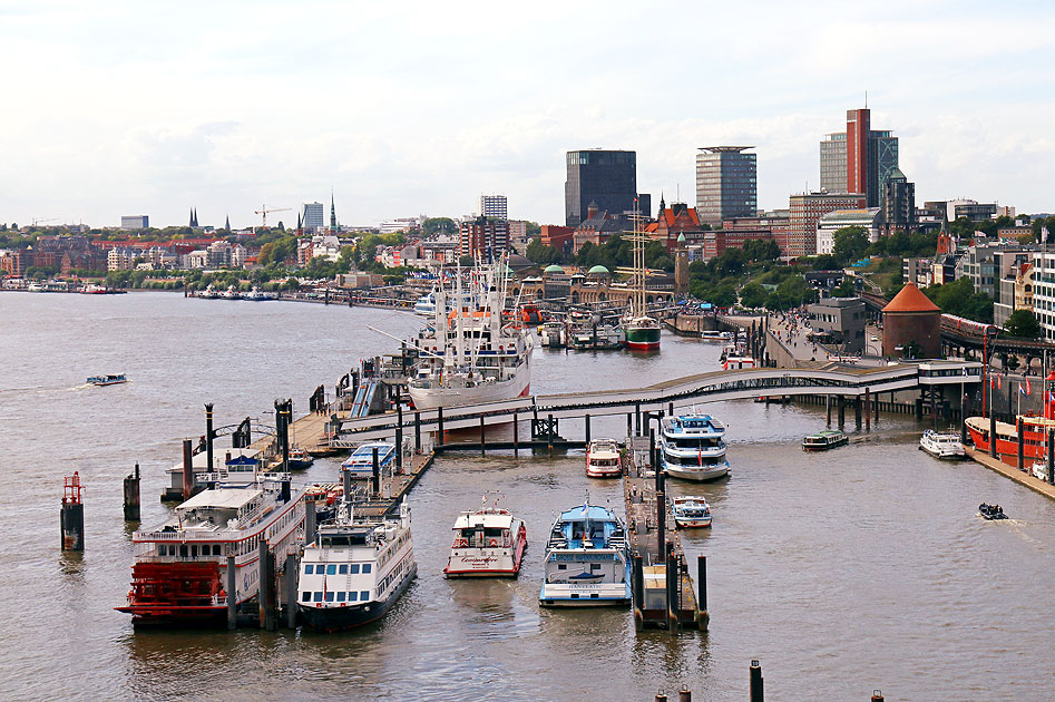 Die Überseebrücke in Hamburg