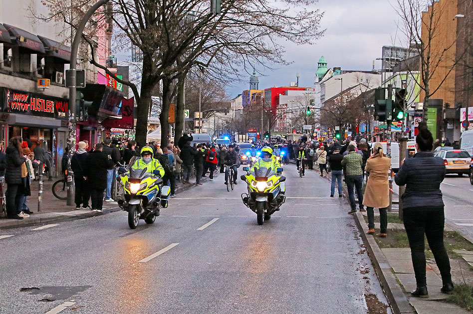 Die Abschiedsfahrt von Jan Fedder über die Reeperbahn