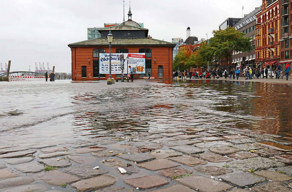 Sturmflut auf dem Hamburger Fischmarkt