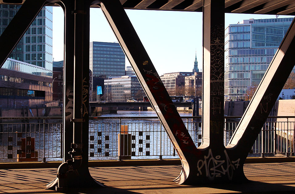 Die Oberhafenbrücke in Hamburg