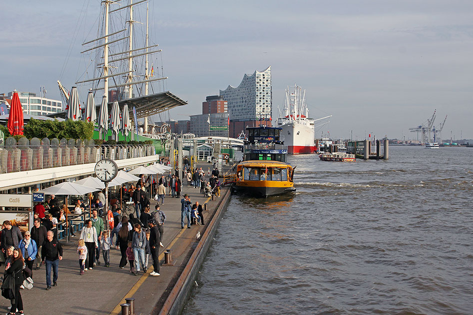 Der Anleger an den St. Pauli Landungsbrücken in Hamburg