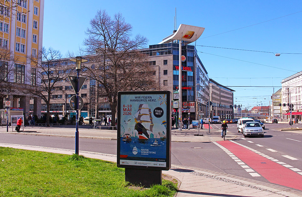 Einkaufszentrum City Carree in Magdeburg - Werbung f&uuml;r den Hamburger Hafengeburtstag