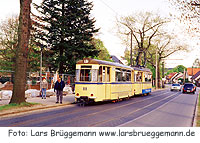 Die Woltersdorfer Straßenbahn fährt mit Beiwagen